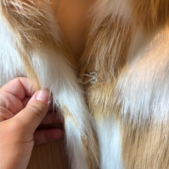 Ces Femme NWT Women's Tan and White Checkered Faux Fur Jacket - Picture 4 of 6